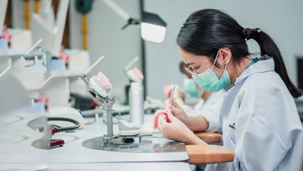 Higher Diploma in Dental Technology